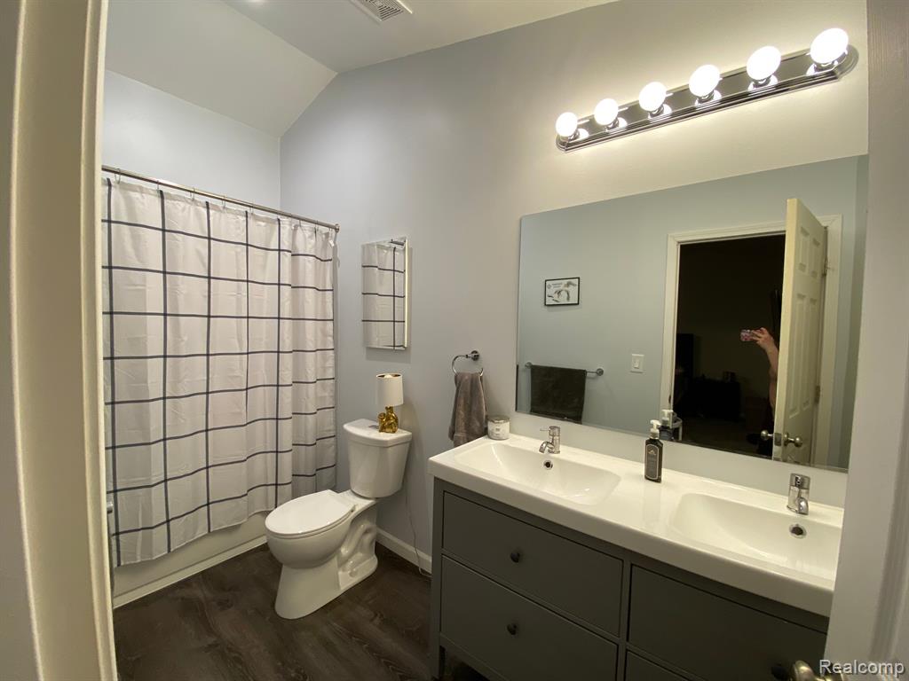 5592 JUNEBERRY Court, Waterford, MI 48329 — Photo 15