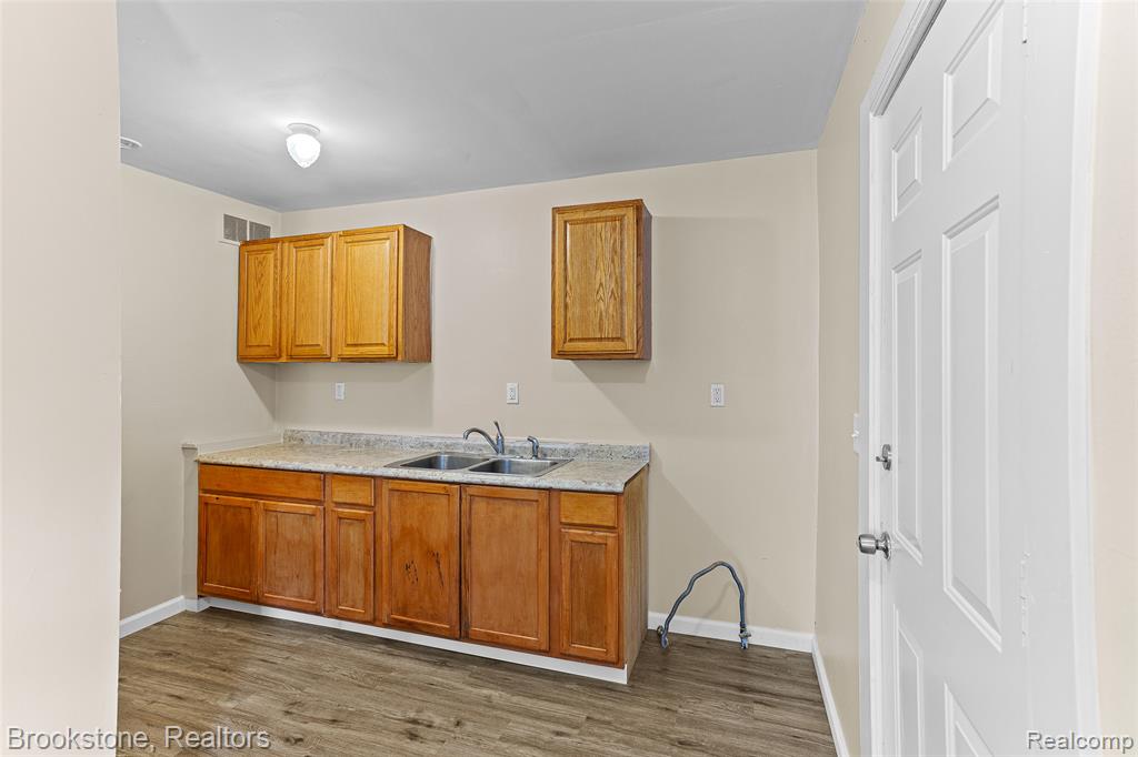 7524 Toepfer Road, Warren, MI 48091 — Photo 10