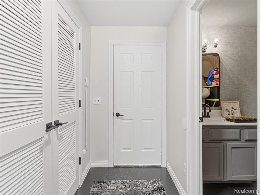6073 Windemere Lane, Utica, MI 48316 — Photo 32