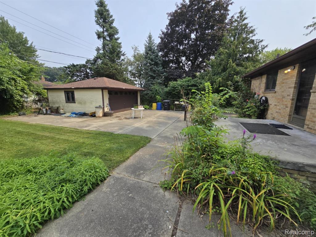 9036 Merriman Road, Livonia, MI 48150 — Photo 25