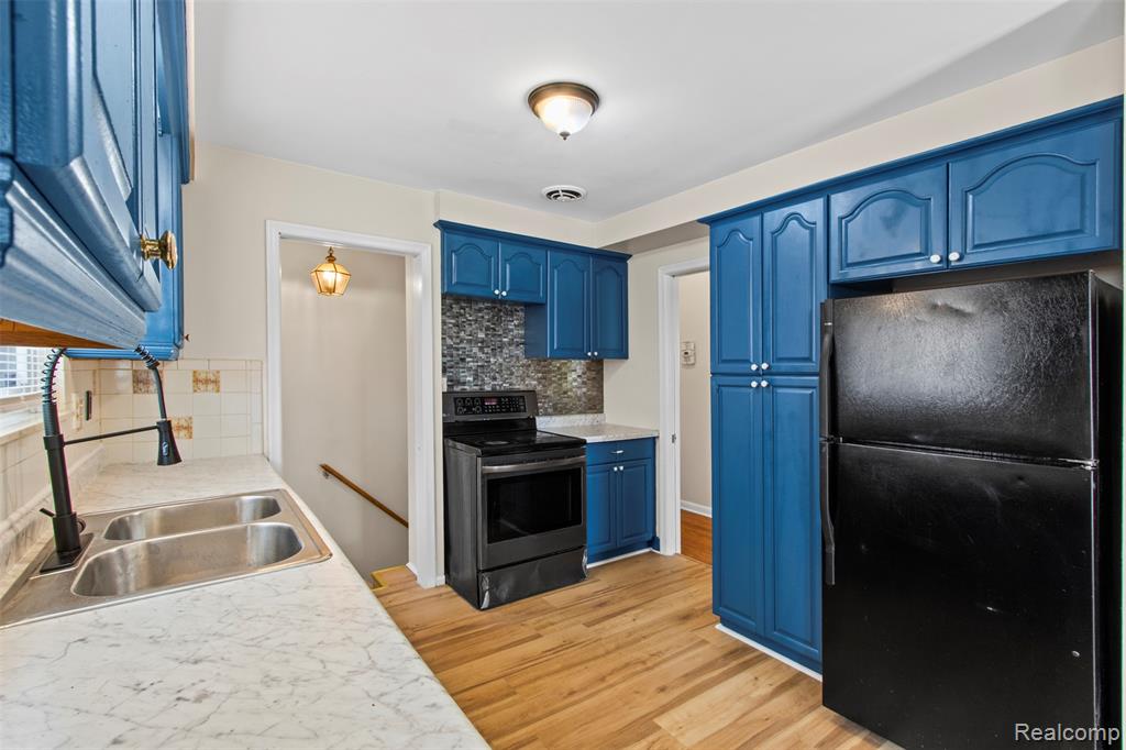 7235 Stout Street, Detroit, MI 48228 — Photo 9