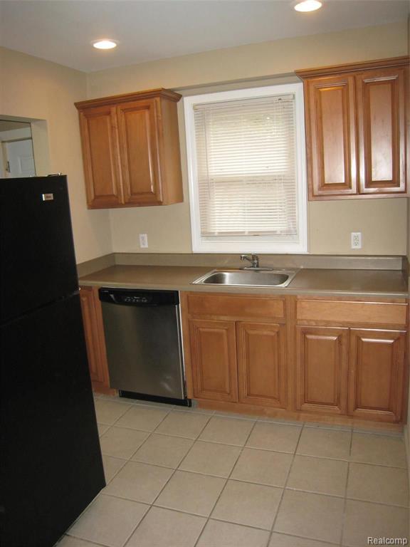 18556 KENOSHA Street, Harper Woods, MI 48225 — Photo 3