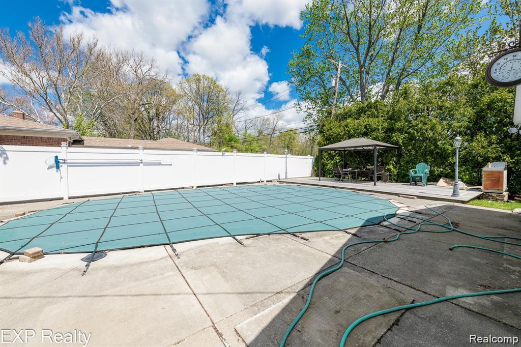 26616 ROUGE RIVER Drive, Dearborn Heights, MI 48127 — Photo 10