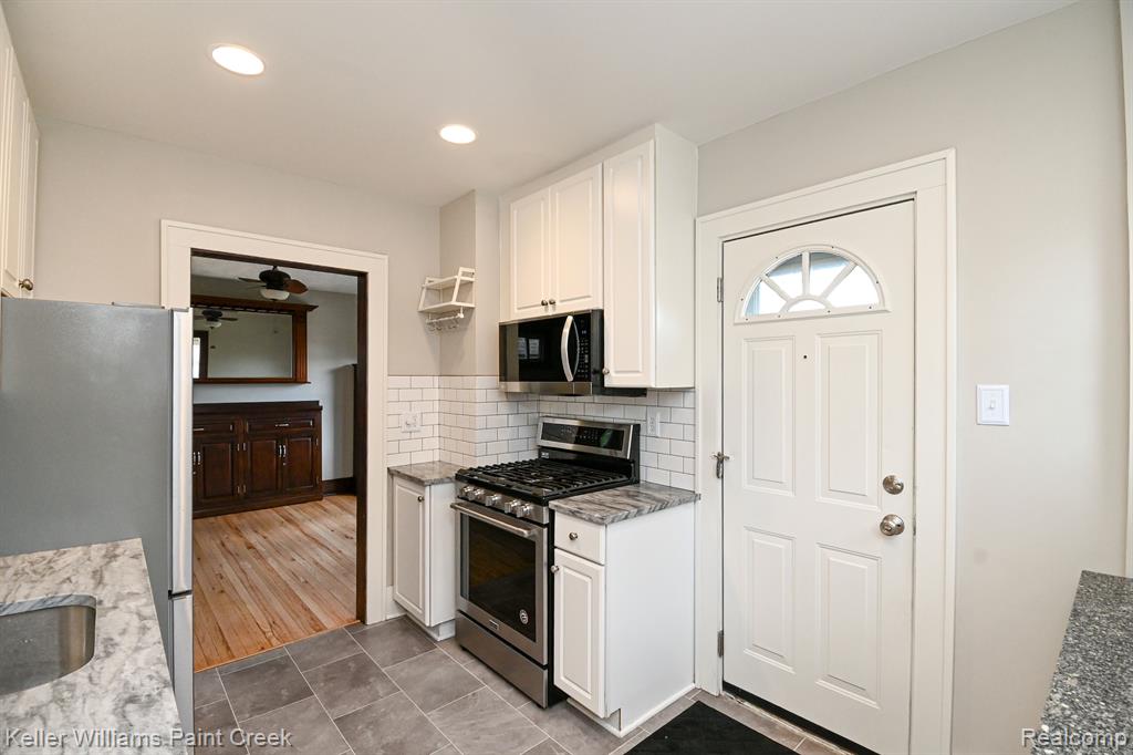 606 N CENTER Street, Royal Oak, MI 48067 — Photo 15