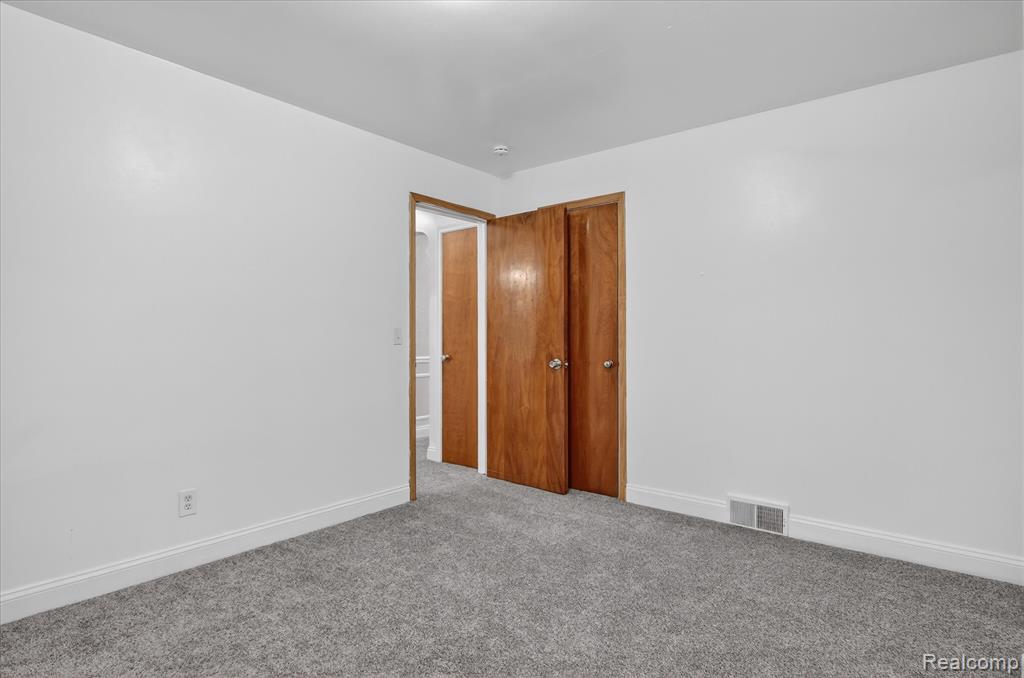 18671 Huntington Avenue, Harper Woods, MI 48225 — Photo 19