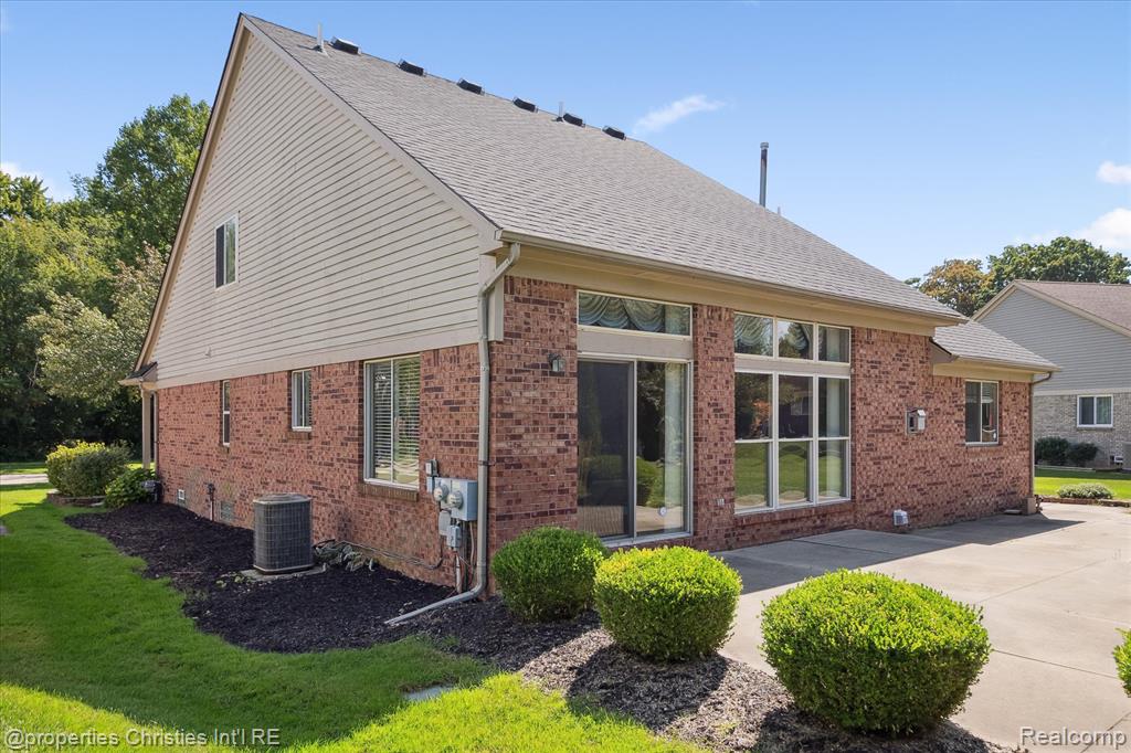 4831 Sunderland Drive, Sterling Heights, MI 48314 — Photo 46