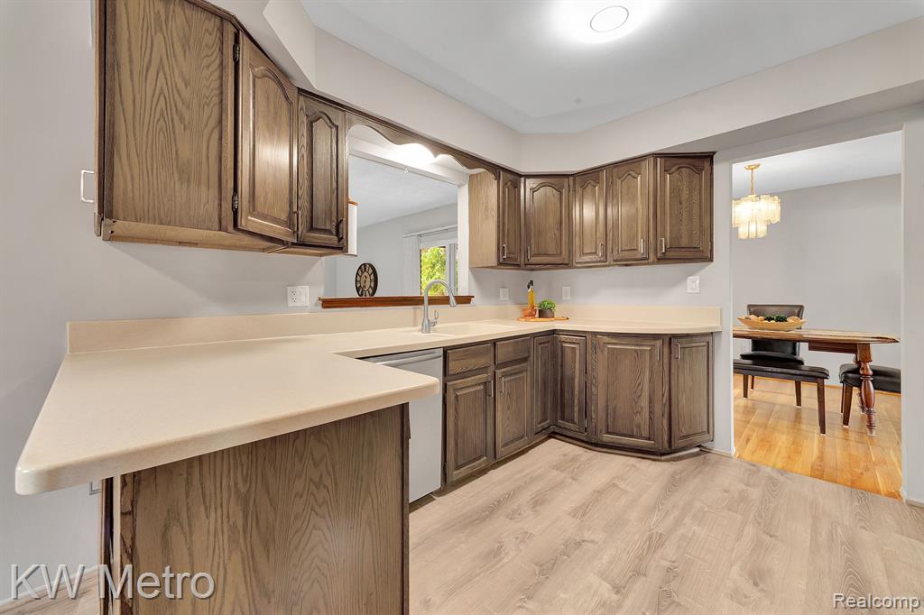 415 LANGE Drive, Troy, MI 48098 — Photo 11