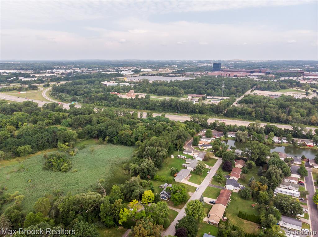 465 Robert Court, Auburn Hills, MI 48326 — Photo 20