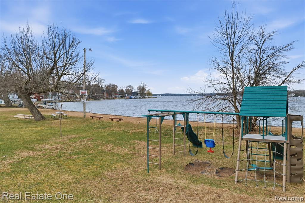 2276 Lakewood Way, Pinckney, MI 48169 — Photo 37