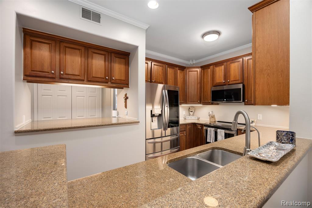 6600 Trillium Village Lane, 7, Clarkston, MI — Photo 4