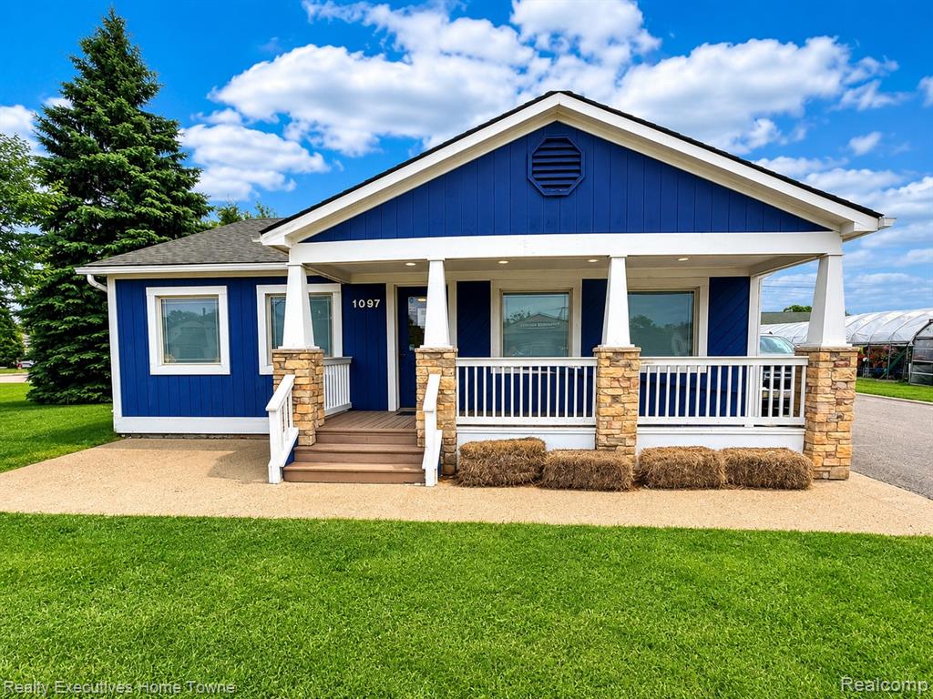 1097 S Lapeer Road, Oxford, MI 48371