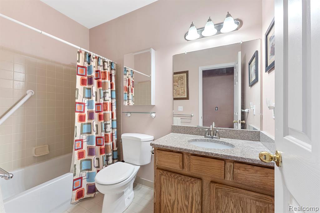 541 MULBERRY Street, Wyandotte, MI 48192 — Photo 21
