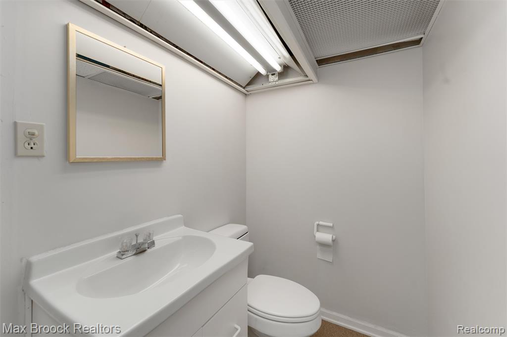 5946 Cherry Crest Drive, West Bloomfield, MI — Photo 47