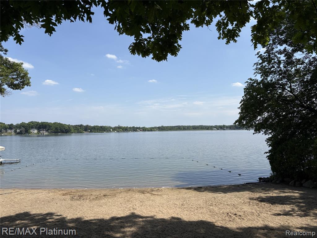 5089 Northfield Drive, Howell, MI 48843 — Photo 32