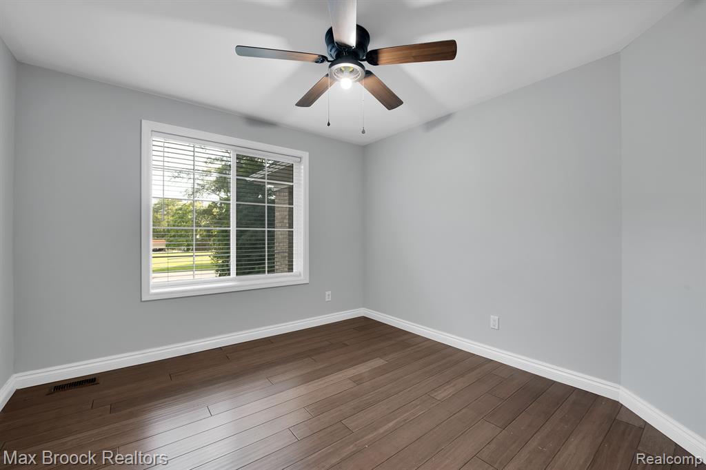 8330 COOLEY LAKE Road, Commerce Twp, MI 48382 — Photo 22