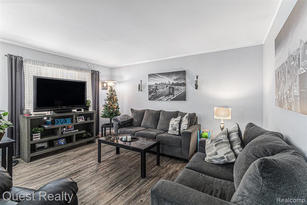 7261 Voerner Avenue, Center Line, MI 48015 — Photo 8