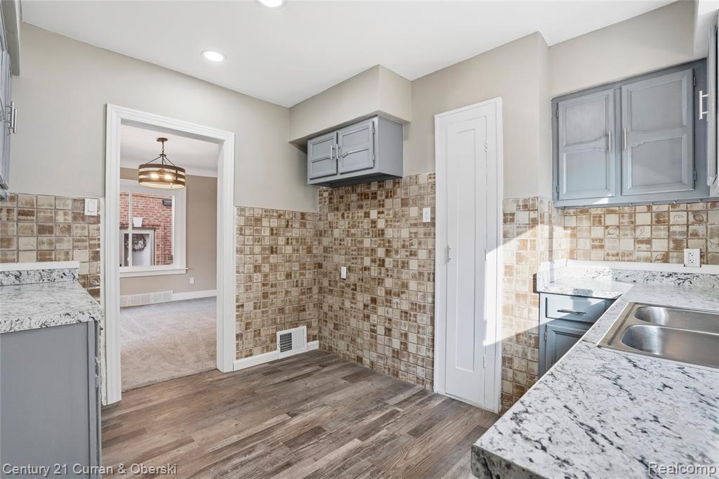 6640 Yinger Avenue, Dearborn, MI 48126 — Photo 10