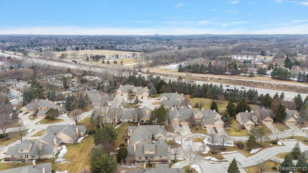 5853 Dawn Ridge Drive, Troy, MI 48098 — Photo 13