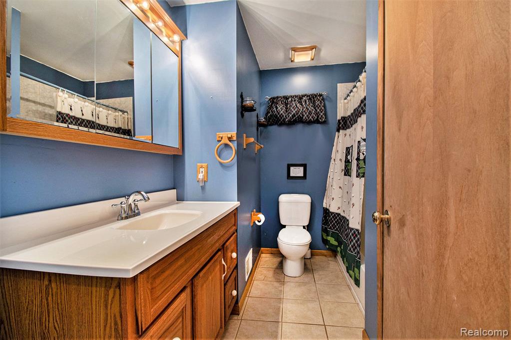 789 Lakeshore Drive, Gladwin, MI 48624 — Photo 7