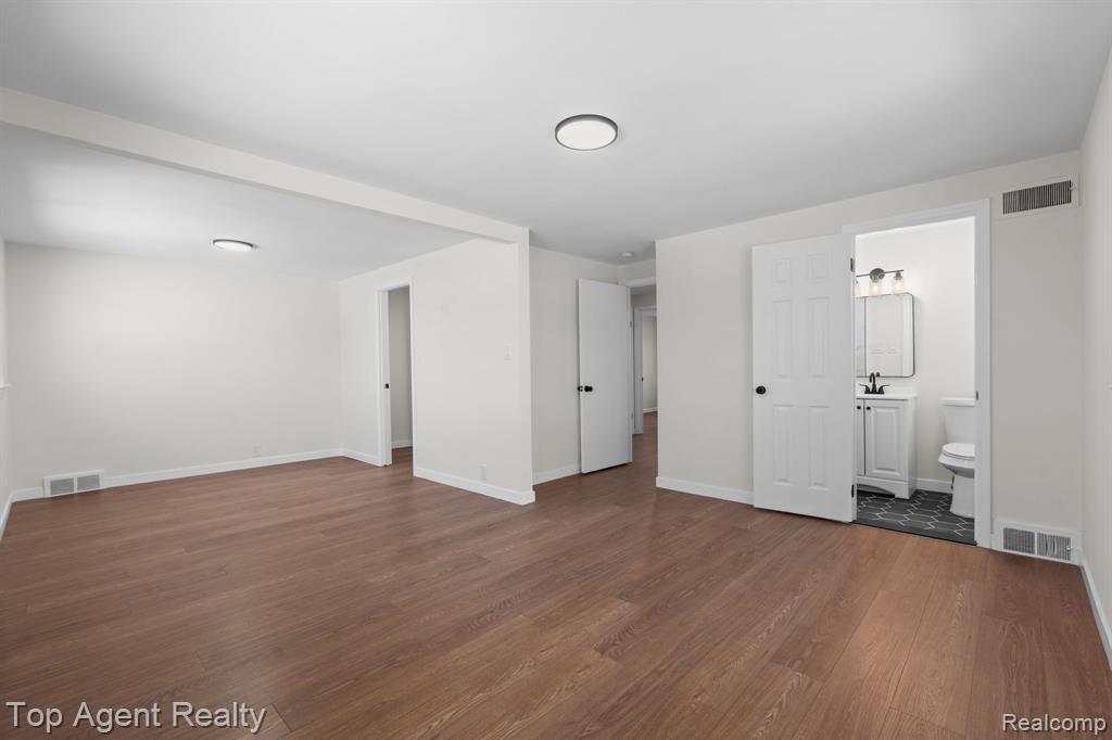 23701 Marlow Street, Oak Park, MI 48237 — Photo 24