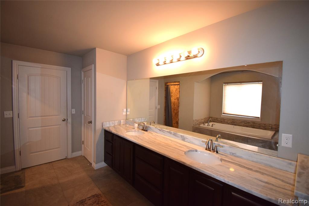 55752 Timbers Edge Drive, Utica, MI 48316 — Photo 16