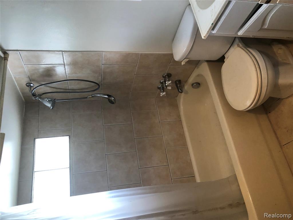 8304 Arlis Street, Commerce Twp, MI 48382 — Photo 10
