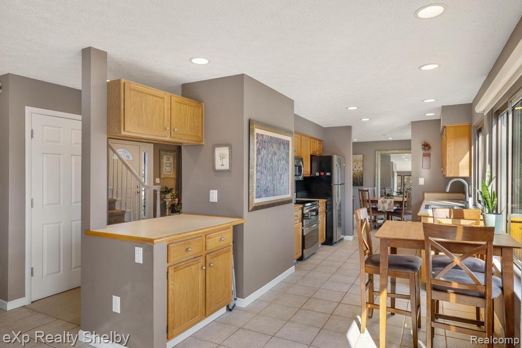 691 BARCLAY Drive, Troy, MI 48085 — Photo 16