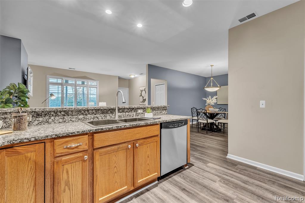 5589 TWIN OAKS Drive, Sterling Heights, MI 48314 — Photo 21