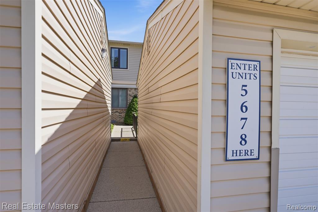 1700 River Road, 8, Marysville, MI 48040 — Photo 3