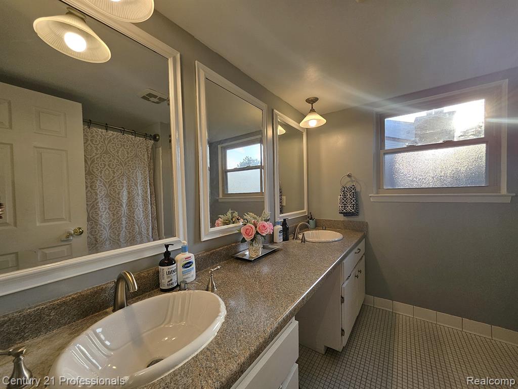 4996 Foxcroft Drive, Troy, MI 48085 — Photo 12
