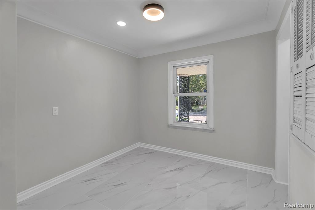 8128 Grayfield Street, Dearborn Heights, MI 48127 — Photo 21