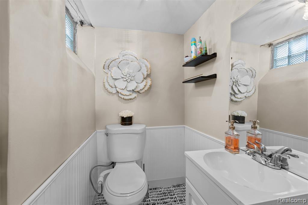 150 W Hildale, Detroit, MI 48203 — Photo 29