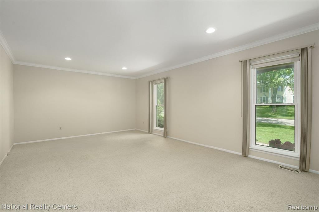 5459 N Piccadilly, West Bloomfield, MI — Photo 22