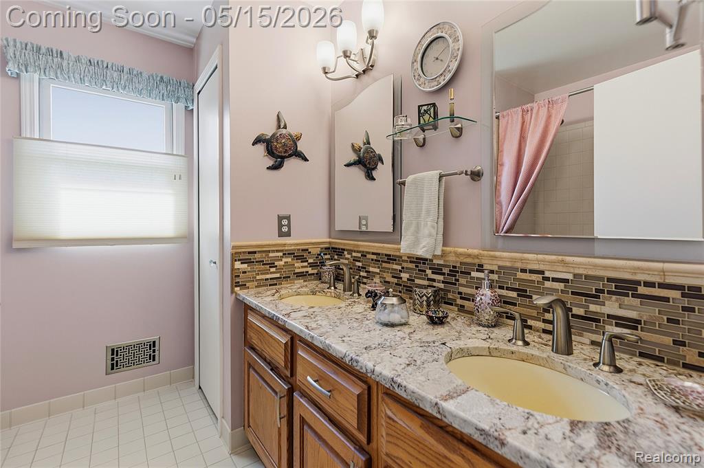 450 W Drahner Road, Oxford, MI 48371 — Photo 23