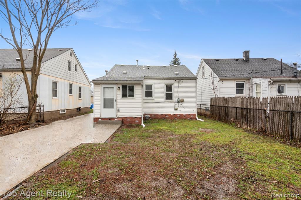 8684 LOZIER Avenue, Warren, MI 48089 — Photo 18