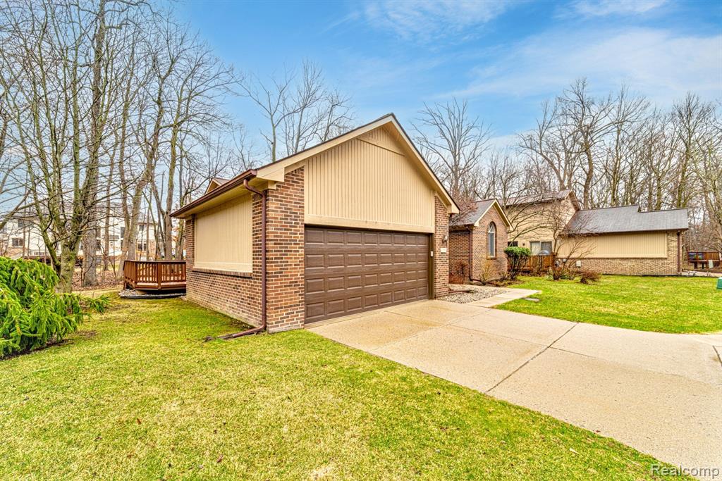 7375 PEPPER Creek, West Bloomfield, MI — Photo 2