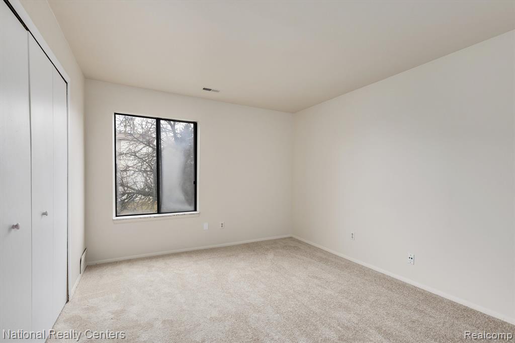 31993 W 12 MILE Road, 211, Farmington Hills, MI 48334 — Photo 14