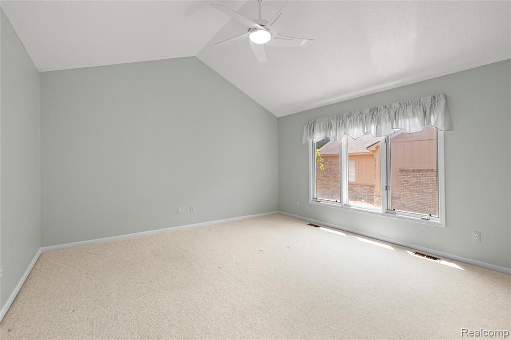 35213 Knollwood Lane, Farmington, MI 48335 — Photo 28