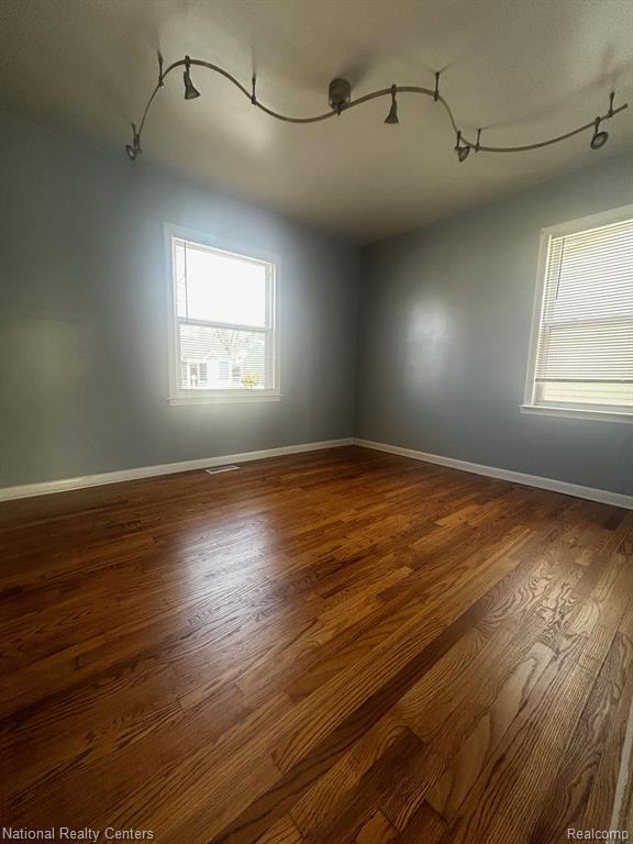 576 E BARRETT Avenue, Madison Heights, MI 48071 — Photo 14