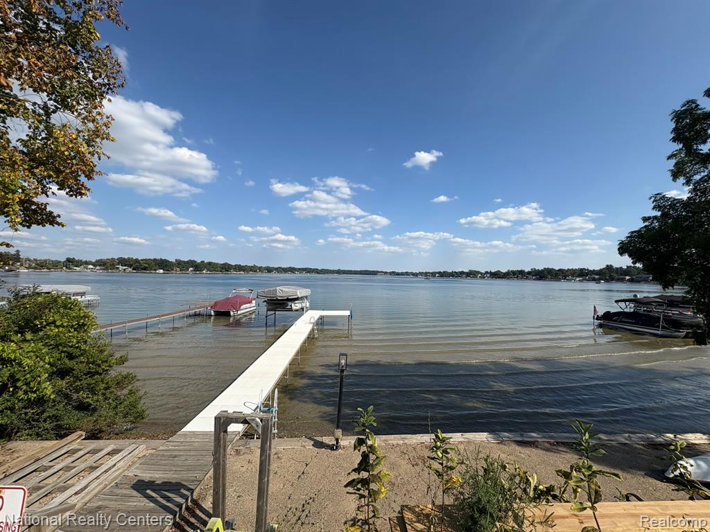 542 Springle Drive, Waterford, MI 48327 — Photo 28