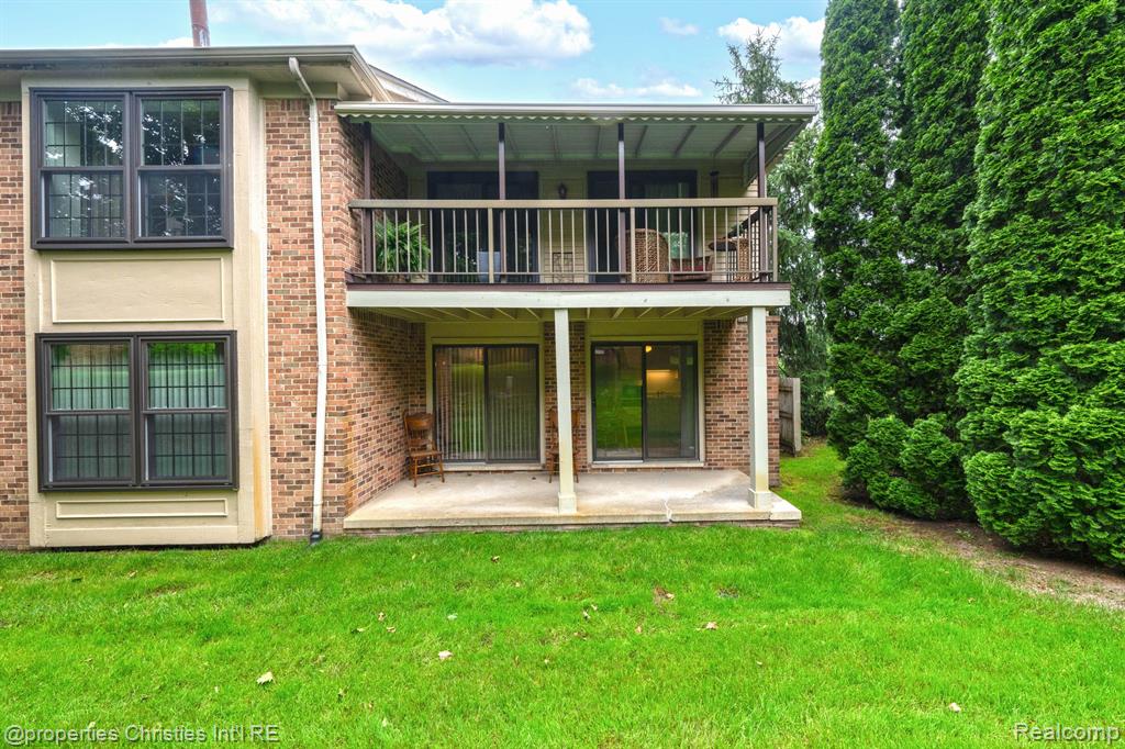 36972 Dartmoor Drive, Farmington Hills, MI 48331 — Photo 22