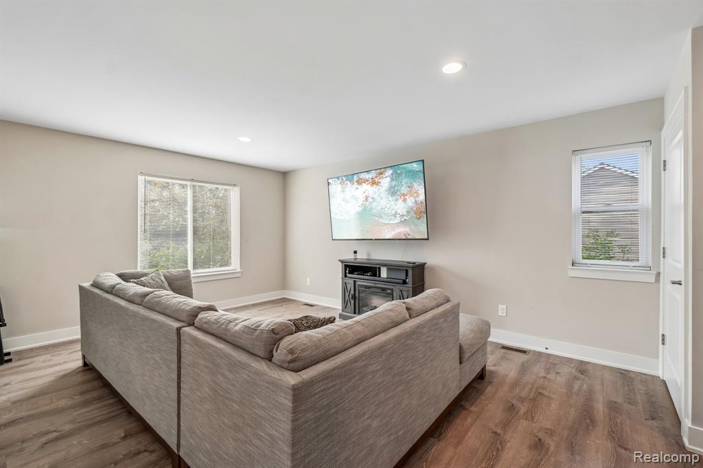 340 Dover Road, Waterford, MI 48328 — Photo 6