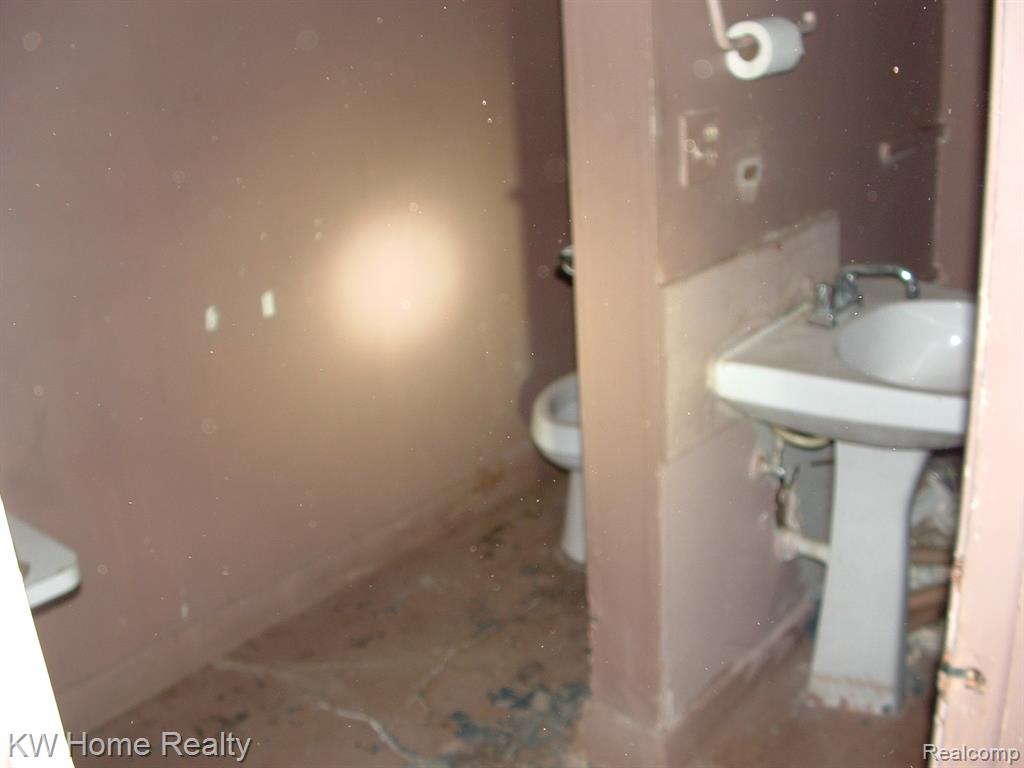 20650 Fenkell Avenue - Photo 5
