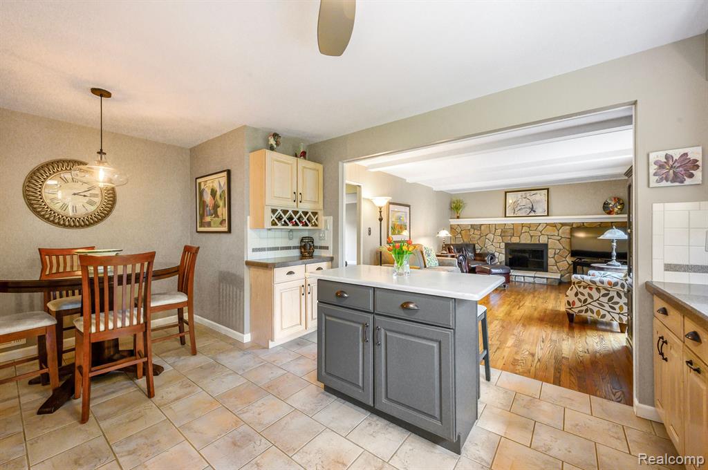 41988 BAINTREE Circle, Northville, MI 48168 — Photo 16