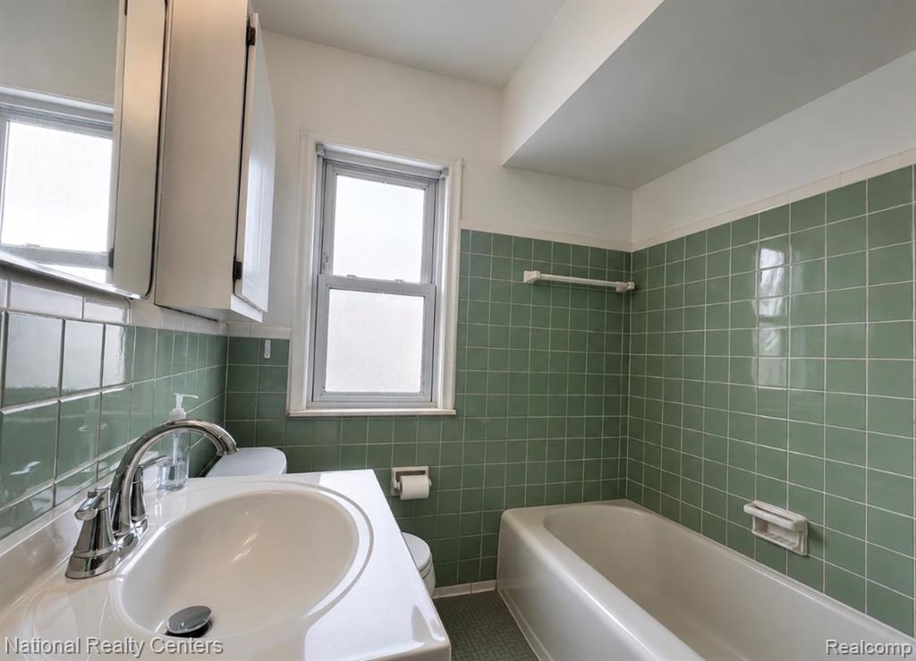 7285 Helen, Center Line, MI 48015 — Photo 15