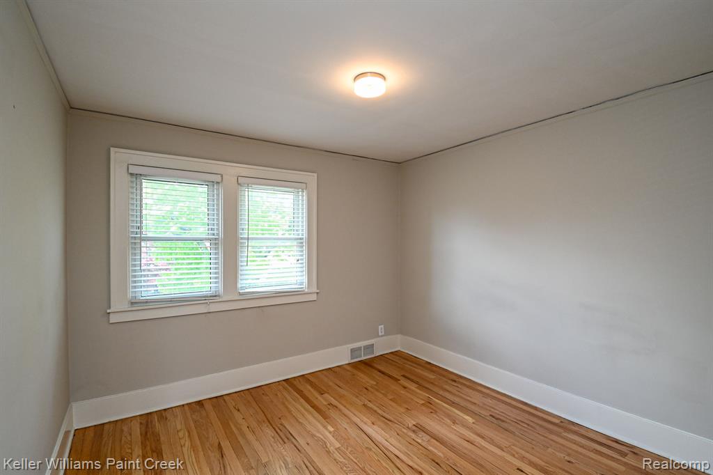 606 N CENTER Street, Royal Oak, MI 48067 — Photo 27