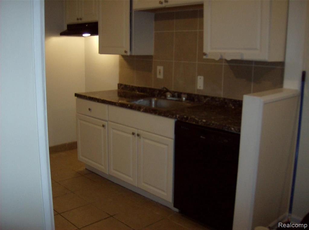 10641 TROY Street, Oak Park, MI, 48237