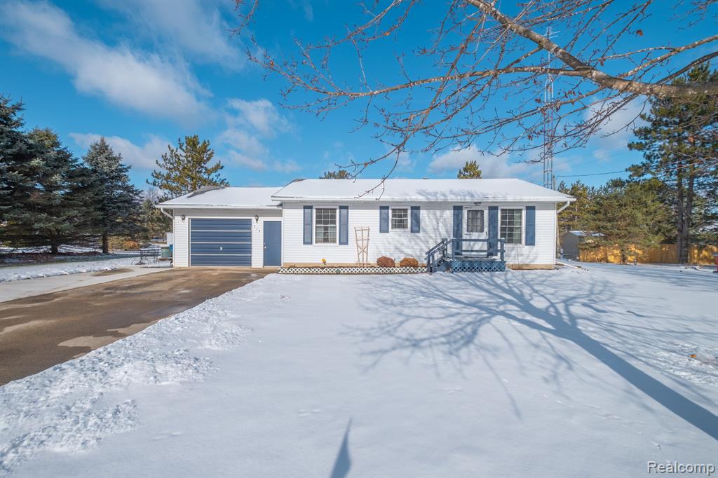 715 E TURNER Street, Mayville Vlg, MI 48744 — Photo 3