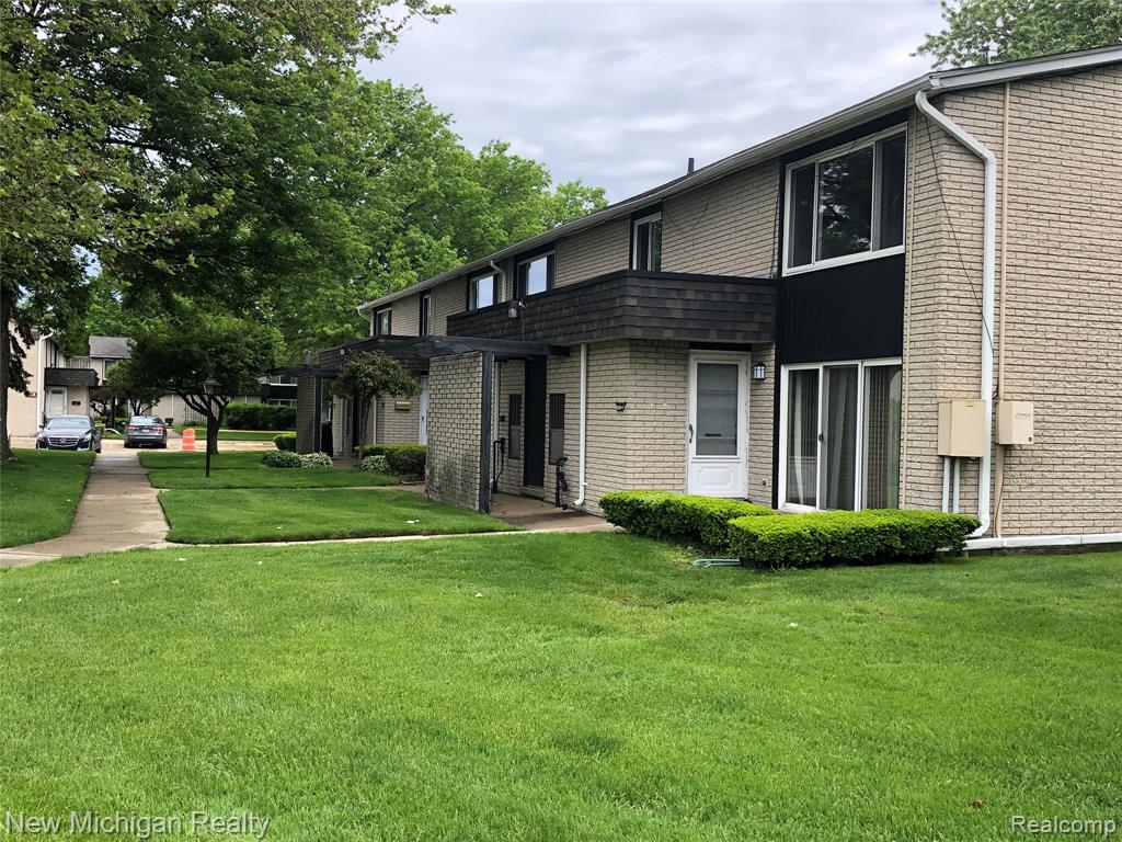 8201 Kennedy Circle, 4, Warren, MI 48093 — Photo 2