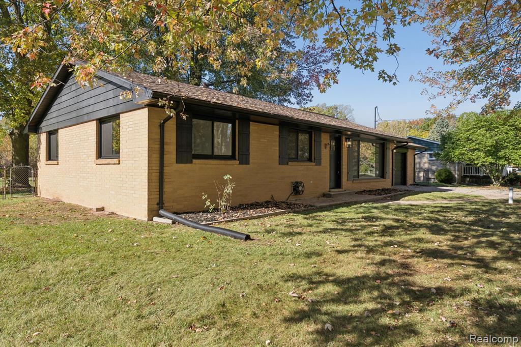241 Raleigh Place, Lennon Vlg, MI 48449 — Photo 2
